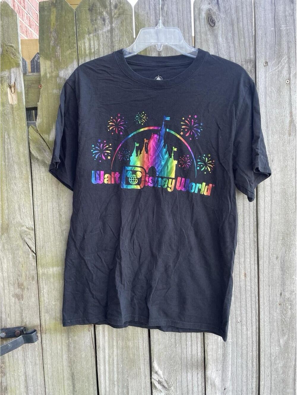 Walt Disney World Medium Short Sleeve Black Women’s T-Shirt Rainbow